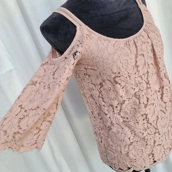 White House Black Market WHBM Womens XXS Cold-Shoulder Lace Top In Antique Blush - Picture 2 of 11